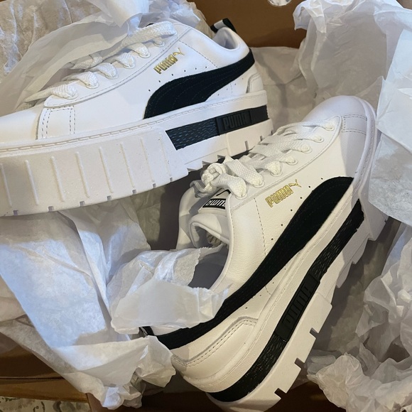 Puma Mayze platform trainers in white and black - Picture 6 of 6